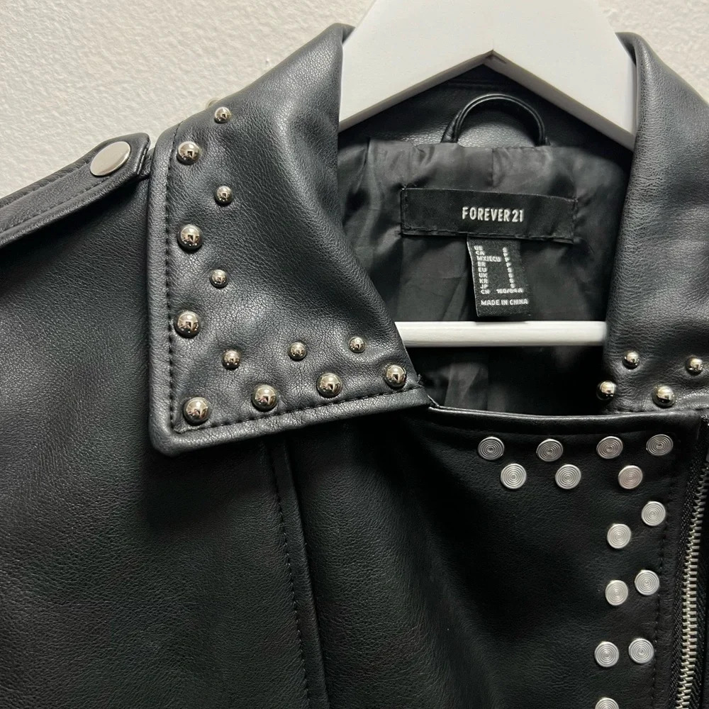 NWOT Forever 21 Black Faux Leather Moto Jacket with Silver Embellishment - Picture 4 of 8